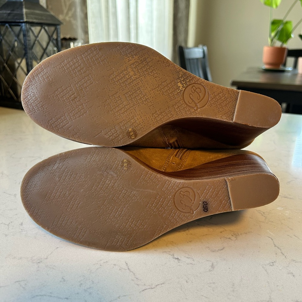 EUC Lucky Brand Yakeena Suede Wedge Ankle Booties 8.5/39 - Picture 12 of 14